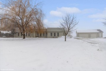 21040 County Line Rd, Dover, WI 53139