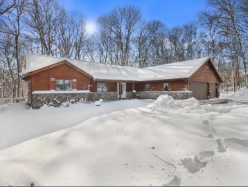 2517 Pleasant Valley Rd, Jackson, WI 53037