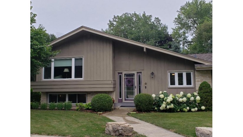 625 Madison St Burlington, WI 53105 by H&R Realty $399,900