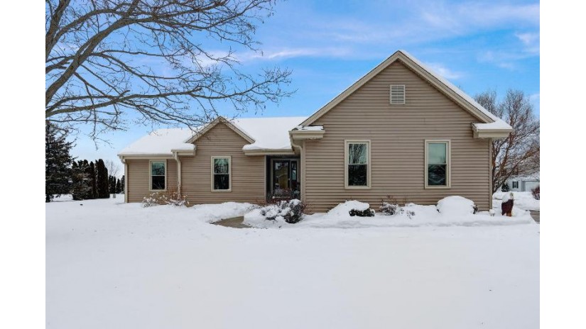 200 Hawthorne Dr Eagle, WI 53119 by Keller Williams-MNS Wauwatosa $389,900