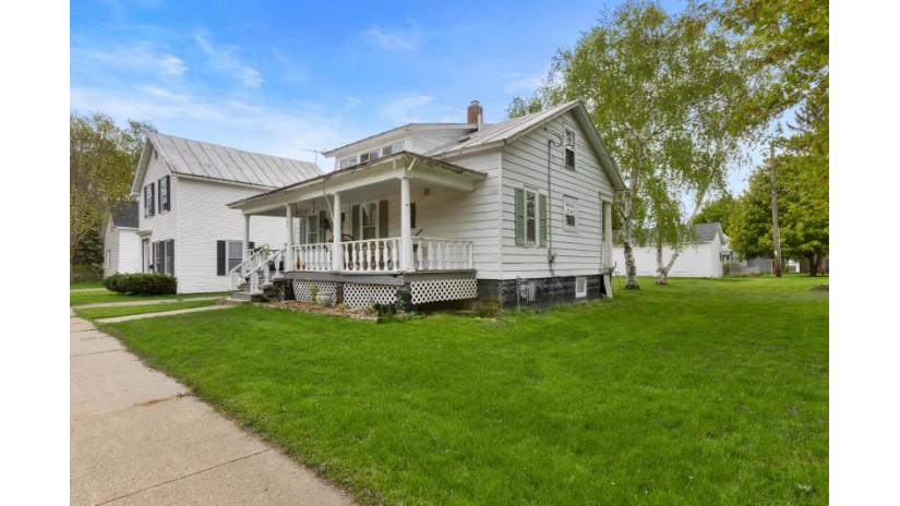 208 1st St Oconto, WI 54153 by As For Me And My House Realty LLC - 815-669-9664 $139,900