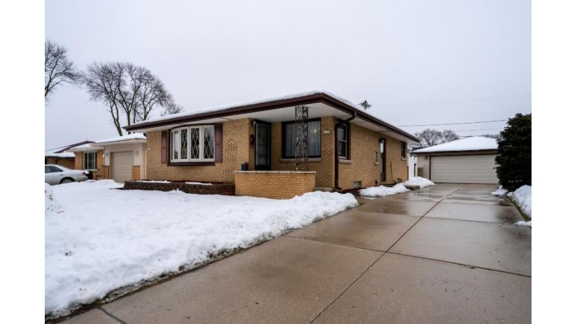 2720 S 72nd St West Allis, WI 53219 by Coldwell Banker Realty $349,000