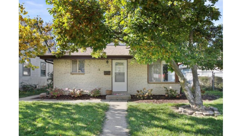 5767 N 79th St Milwaukee, WI 53218 by Coldwell Banker Realty $229,900