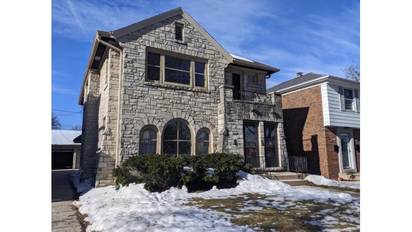 2657 N 62nd St 2659 Wauwatosa, WI 53213 by Homeowners Concept $379,900