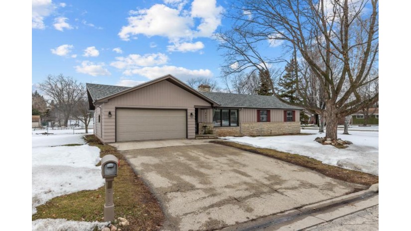 2931 N Bluemound Dr Grand Chute, WI 54914 by Century 21 Moves $299,900