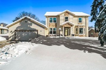 4026 S 106th St, Greenfield, WI 53228-2018