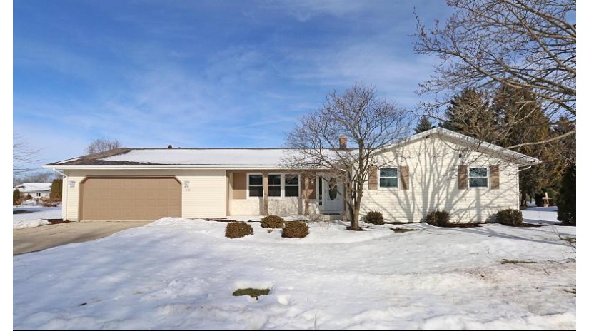 830 Wisconsin Ave Oostburg, WI 53070 by Olive Branch Realty - (920) 627-1086 $429,900