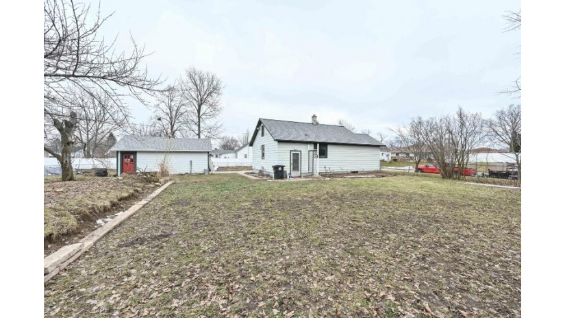 6235 S Robert Ave Cudahy, WI 53110 by RE/MAX Lakeside-West $219,000