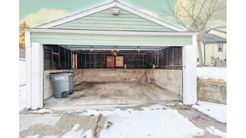 428 Ontario Ave Sheboygan, WI 53081 by Olive Branch Realty - (920) 627-1086 $300,000
