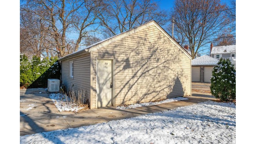 2140 N 93rd St Wauwatosa, WI 53226 by Coldwell Banker HomeSale Realty - Wauwatosa $523,000