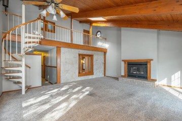 2140 N 93rd St, Wauwatosa, WI 53226-2608