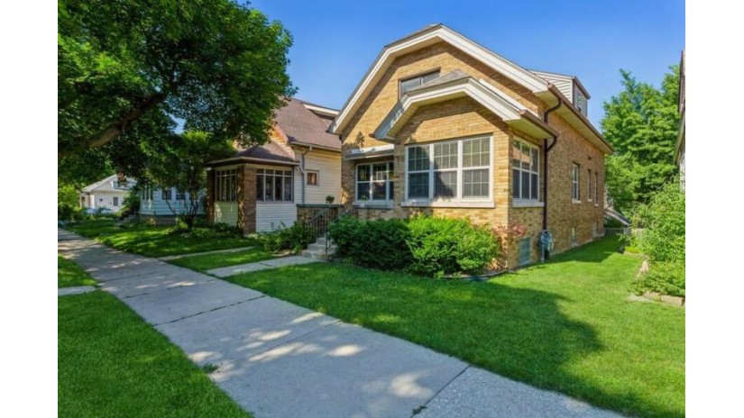 2753 S Adams Ave Milwaukee, WI 53207 by Coldwell Banker Realty $1,500