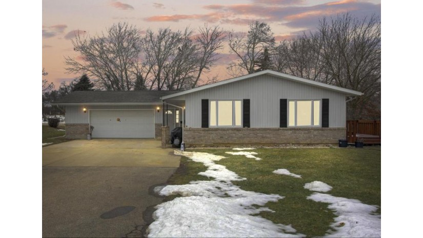 11605 Wilmot Rd Randall, WI 53181 by Coldwell Banker Realty -Racine/Kenosha Office $425,000