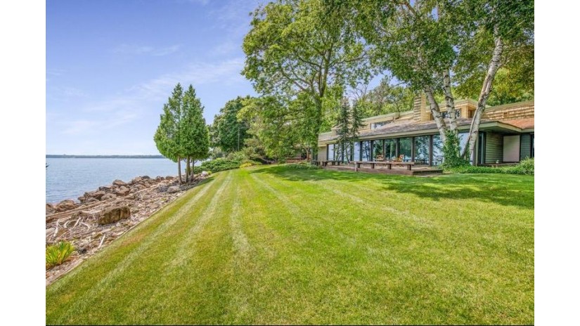 7210 N Beach Dr Fox Point, WI 53217 by Keller Williams Realty-Milwaukee North Shore $2,950,000