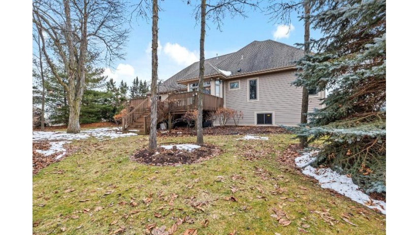 N49W25136 Seven Stones Dr Sussex, WI 53072 by First Weber Inc - Brookfield $974,900