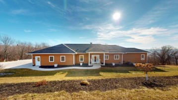 W5167 Knobloch Rd, Shelby, WI 54601-2461