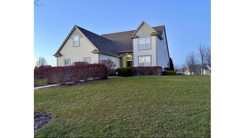 4178 E Redford Dr Oak Creek, WI 53154 by Lake Country Flat Fee $679,500