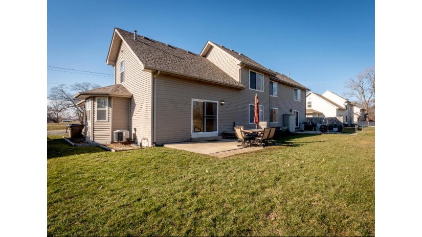 8679 Old Green Bay Rd Pleasant Prairie, WI 53158 by Cove Realty, LLC $2,400