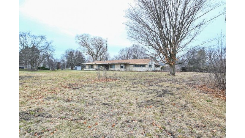 4707 W Elmdale Rd Mequon, WI 53092 by Closing Time Realty, LLC $325,000