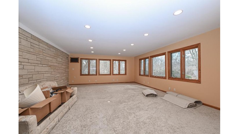 4707 W Elmdale Rd Mequon, WI 53092 by Closing Time Realty, LLC $325,000