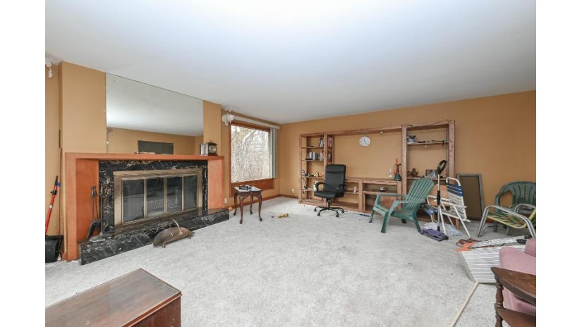 4707 W Elmdale Rd Mequon, WI 53092 by Closing Time Realty, LLC $325,000