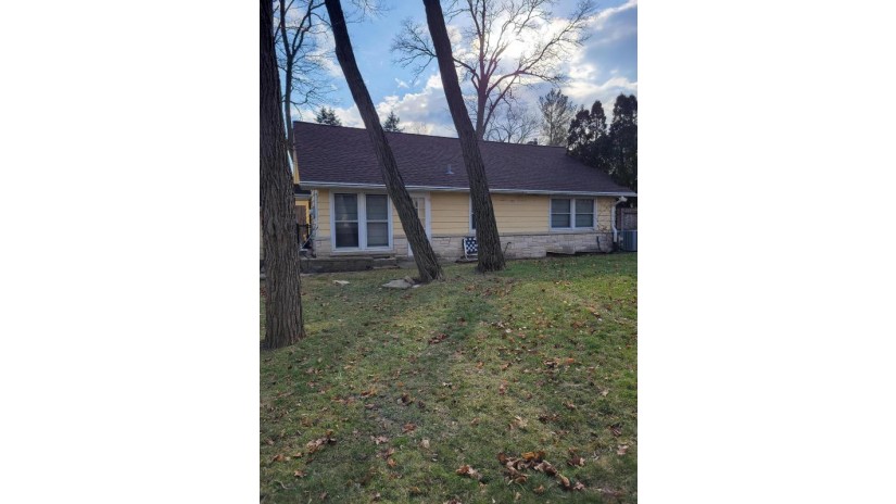 1230 E Townsend St Milwaukee, WI 53212 by Coldwell Banker Realty $249,000