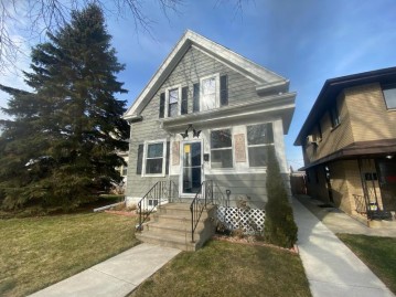 3742 E Van Norman Ave, Cudahy, WI 53110-6551