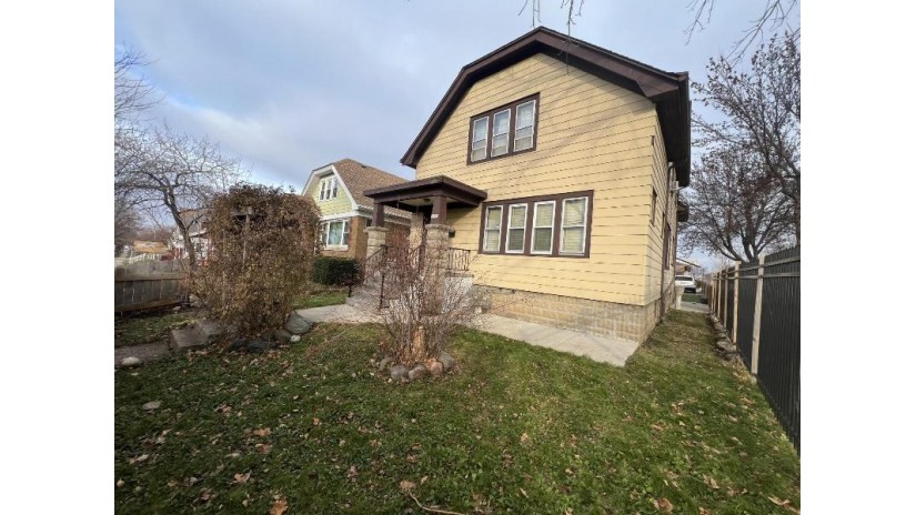 4002 W Orchard St Milwaukee, WI 53215 by Cherry Home Realty, LLC $250,000