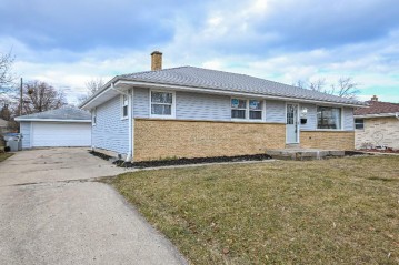 5729 N 80th St, Milwaukee, WI 53218-2113