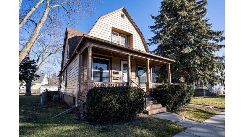 705 N Chicago Ave South Milwaukee, WI 53172 by Compass RE WI-Tosa $239,900