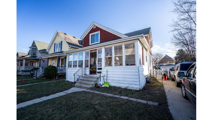 815 Madison Ave South Milwaukee, WI 53172 by Compass RE WI-Tosa $239,900