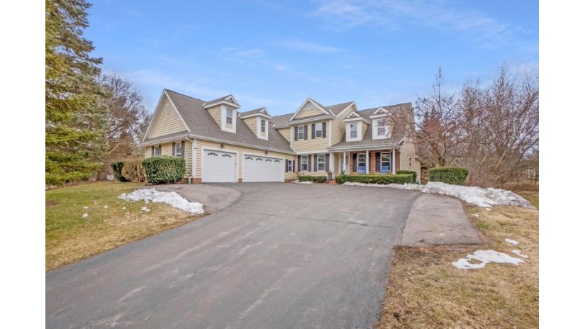 W311S485 Hidden Holw Delafield, WI 53018 by Lake Country Flat Fee $699,900