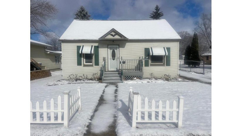 110 Lake St Beaver Dam, WI 53916 by Rockmor Realtors, LLC $209,900