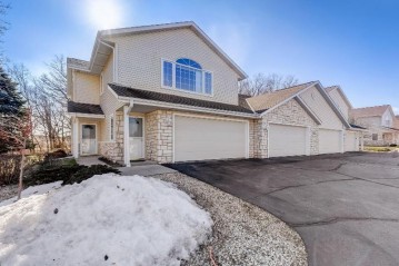 2455 Country Creek Cir 1, West Bend, WI 53095