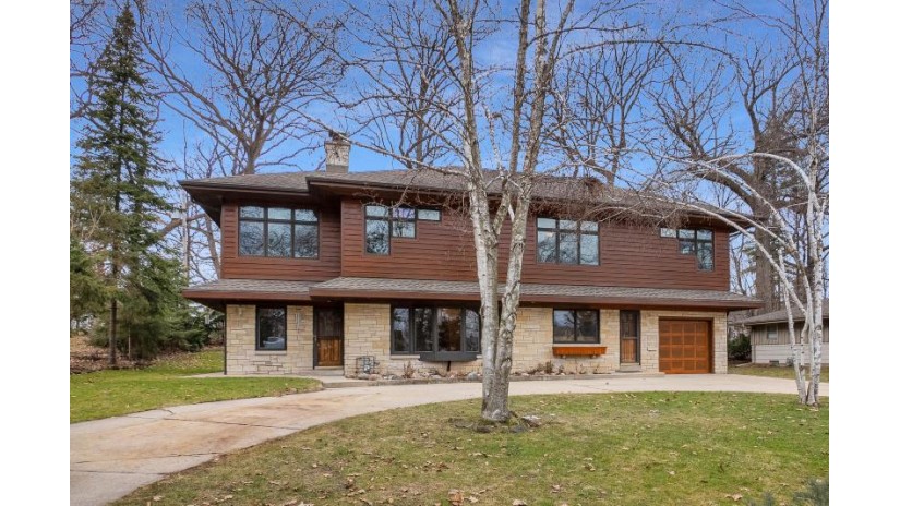 1325 Parkway Dr Brookfield, WI 53005 by Lake Country Flat Fee $649,900