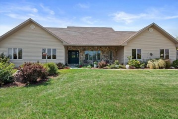 N5117 Brookwood Ln, Lafayette, WI 53121