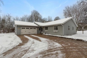 N5607 Cedar Valley Rd, Fredonia, WI 53021