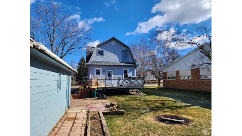 317 Robert St Fort Atkinson, WI 53538 by NextHome Success-Ft Atkinson - 920-563-4606 $237,000