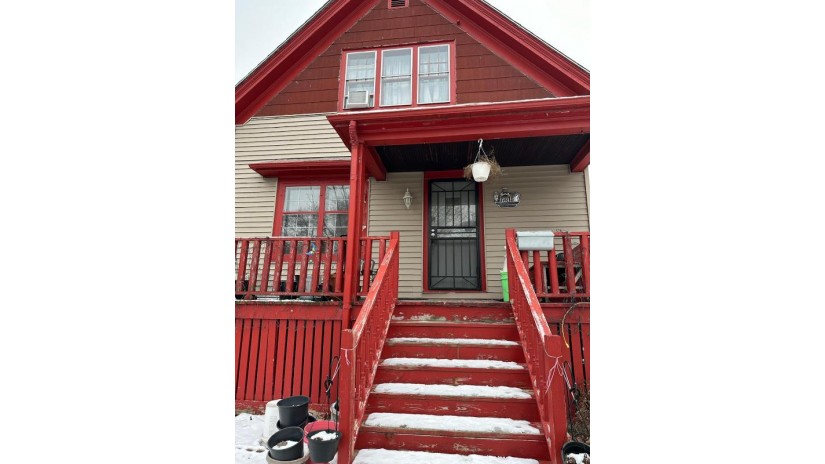 1528 S Comstock Ave Milwaukee, WI 53204 by Lyon Realty, LLC - Milwaukee $120,000