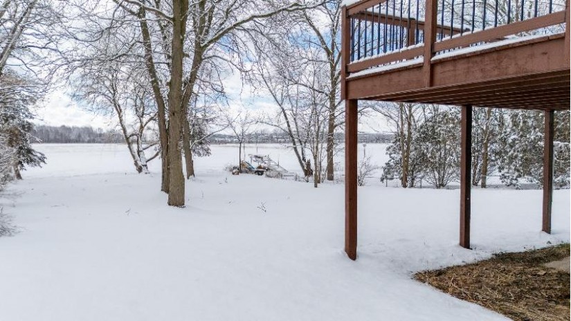 2997 Smith Lake Rd Barton, WI 53090 by Berkshire Hathaway HomeServices Metro Realty $525,000