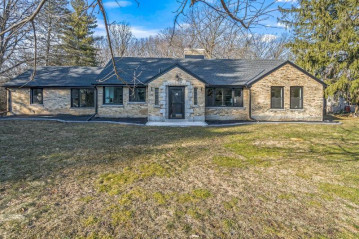 N48W15080 Lisbon Rd, Menomonee Falls, WI 53051