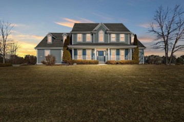 N65W28230 Hickory Hill Dr, Merton, WI 53089