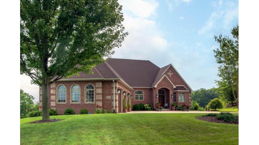30832 Morning View Cir Waterford, WI 53185 by Sensibl Realty $925,000