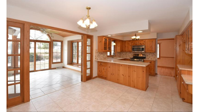 W265N3011 Peterson Dr Pewaukee, WI 53072 by Homeowners Concept $539,900