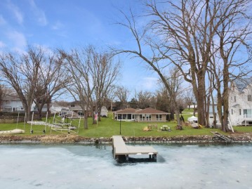 W1492 South Shore Dr, Palmyra, WI 53156