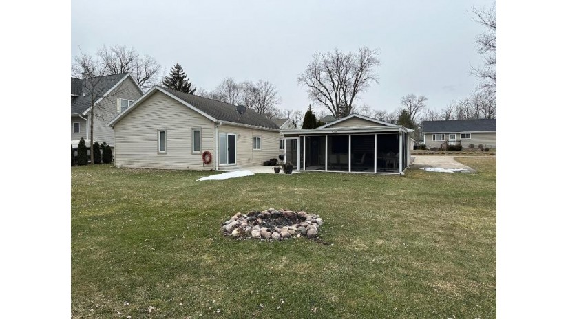 4214 Poplar Dr Delavan, WI 53115 by Standard Real Estate Services, LLC $385,000