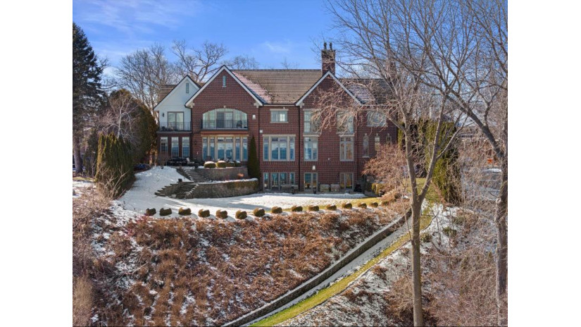 5436 N Lake Dr Whitefish Bay, WI 53217 by Powers Realty Group - suzanne@powersrealty.com $2,795,000