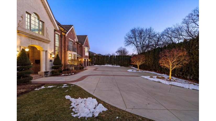 5436 N Lake Dr Whitefish Bay, WI 53217 by Powers Realty Group - suzanne@powersrealty.com $2,795,000