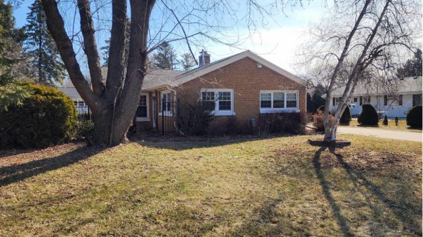 4915 N Fairway Dr Wind Point, WI 53402 by EXP Realty, LLC~MKE $220,000