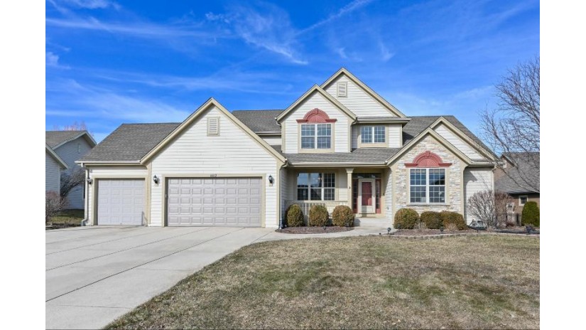6612 W River Pointe Dr Franklin, WI 53132 by Compass RE WI-Northshore $675,000